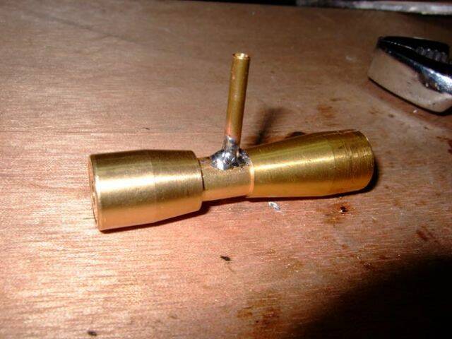 傳動軸部位焊接上一節加油銅管